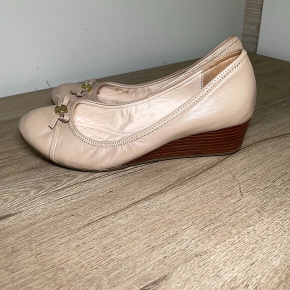 Women's Size 8 Cole Haan Nude Leather Tali Grand Bow Wedged Pump - Picture 6 of 9